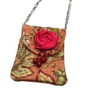 Cat’s Carpetbags Atlanta Women’s Floral Patterned Crossbody Bag with Red Accents